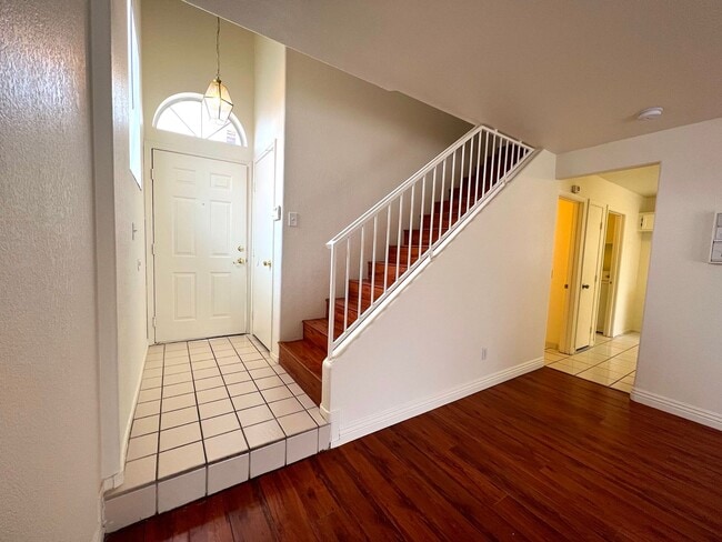 Photo - 4548 Aviation St