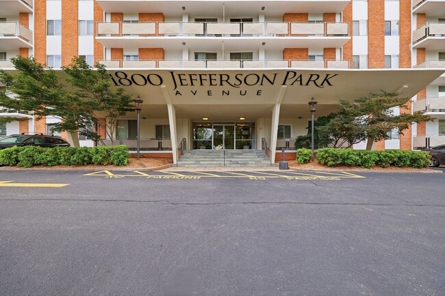 Building Photo - 1800 Jefferson Park Ave Unit 912