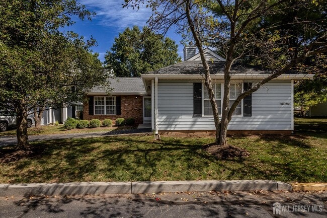 Photo - 412 Hawkshead Way