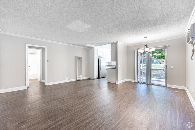 1BR, 1BA - 700SF - Dining Room