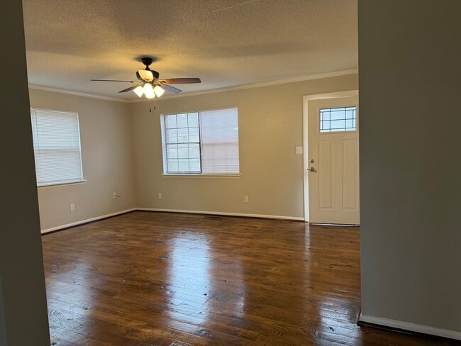 Photo - 433 Bridle Trace Dr