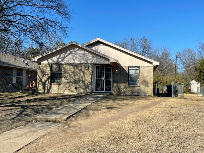 Building Photo - 5021-5023 Vinson St Unit 5023