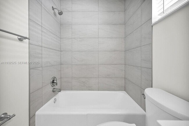 Photo - 1301 N 12th Ct Unit 3B