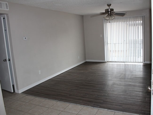 Photo - Amberwood Apartments