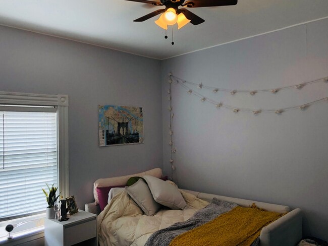Room - 411 S 11th St Unit 3