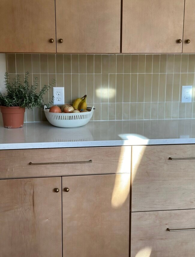 Photo - 3338 Hollis St