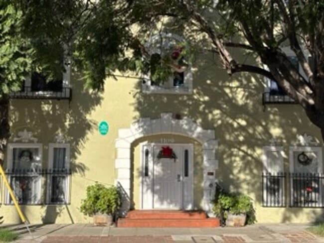 1109 Laguna
