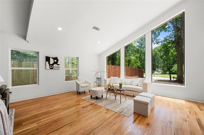 Photo - 2155 Venetian Dr SW