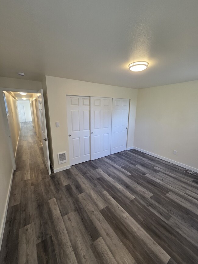 Photo - 2105 10th Ave W