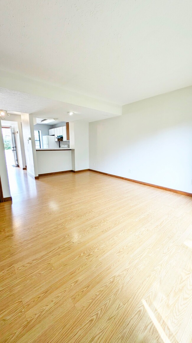 Photo - 577 E Graham Pl