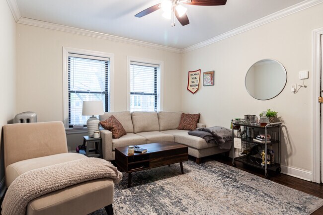 Photo - 2537 N Seminary Ave Unit 3