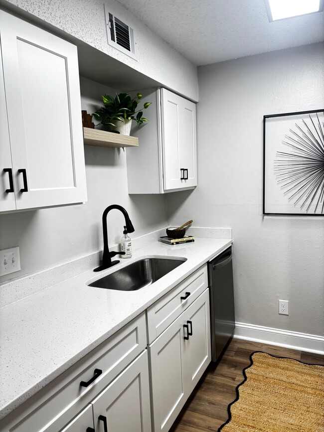 Building Photo - 442 Cottage Hill Rd