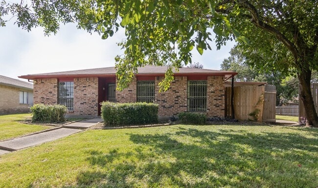 Building Photo - 14603 Lorne Dr