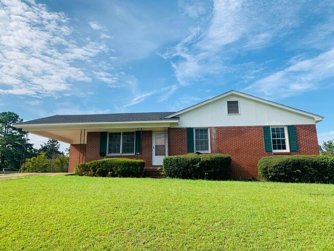 Welcome home! 3 bed, 1.5 bath, newly renov... - Welcome home! 3 bed, 1.5 bath, newly renov...