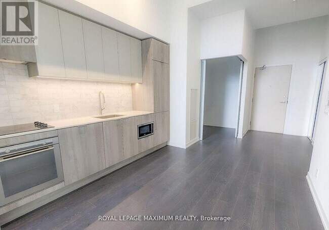 Photo - 2020 Bathurst St Unité 201