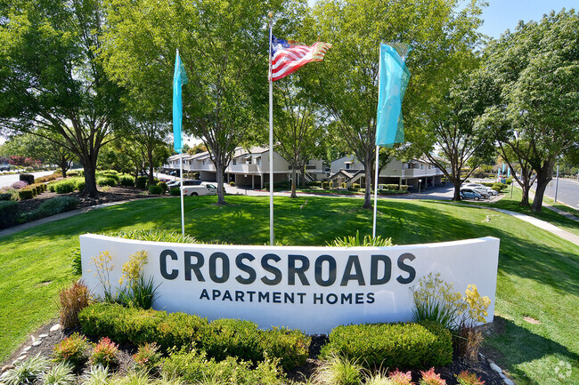 Building Photo - Crossroads Rental