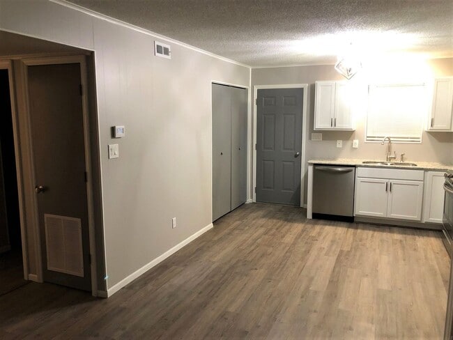 Photo - Welcome to Ravenwood Drive!