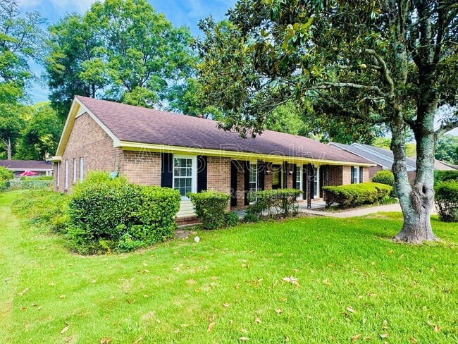 Photo - 713 Dubuque Dr