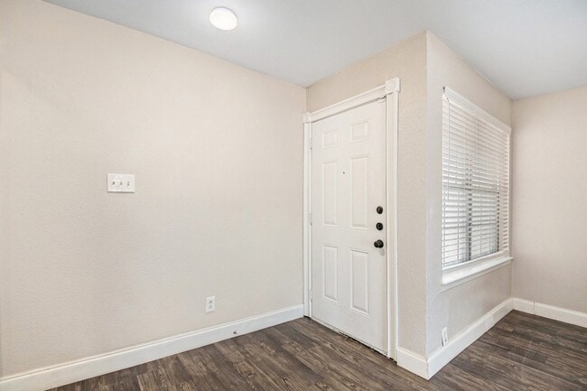 Photo - 6915 W Cleburne Rd