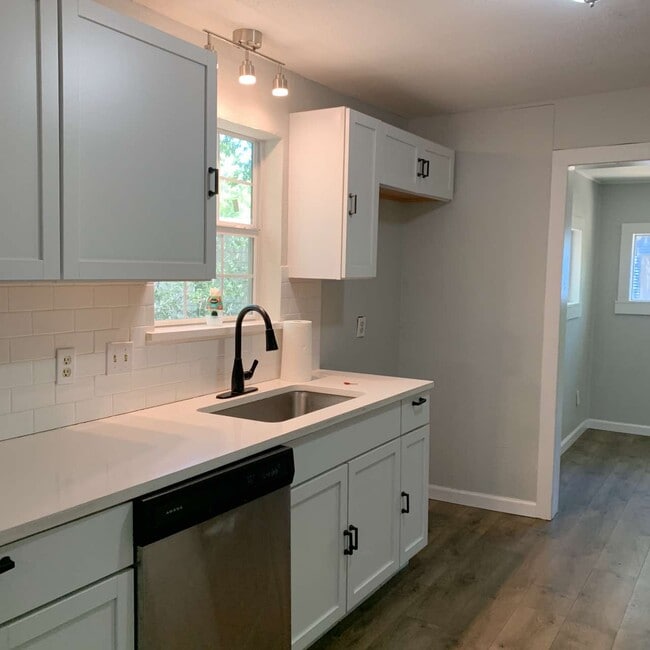 Photo - 505 E Heron St