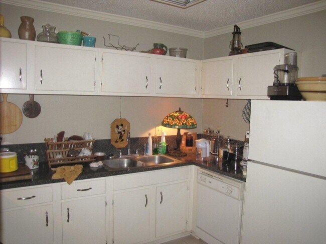 Photo - Gated 2br w/pool at N. Gates of LSU on Hig...