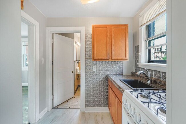 Photo - 1004 Prince Edward St Unit #3