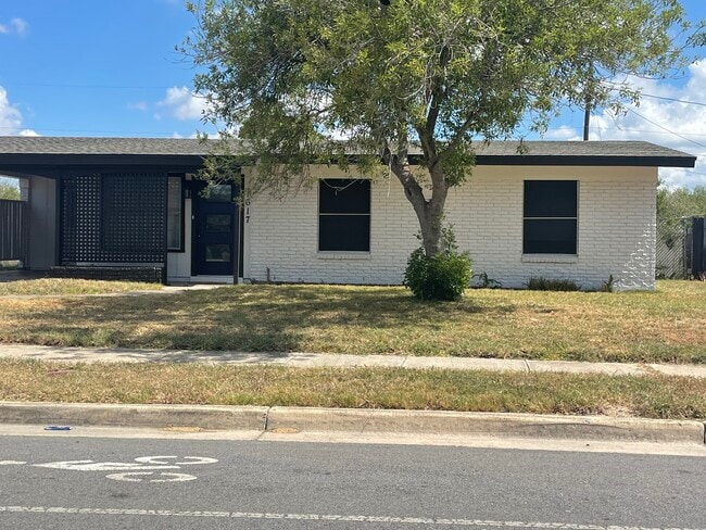 Building Photo - 1617 E Los Ebanos Blvd