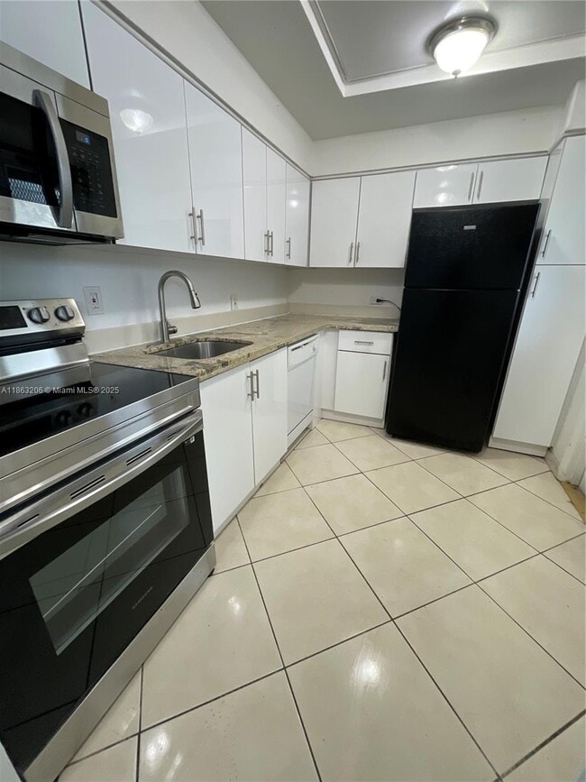 Building Photo - 447 NE 195th St Unit 317 Rental