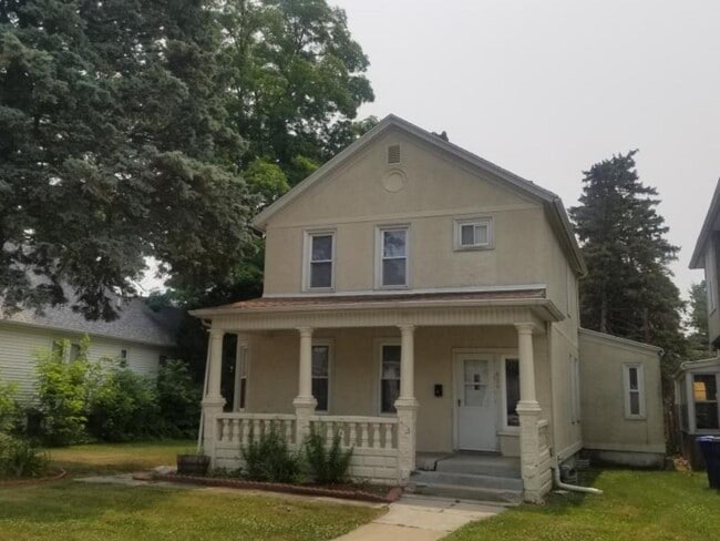 Building Photo - 628 6th St Rental