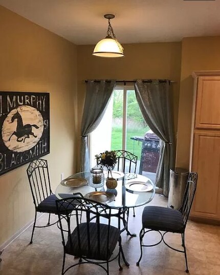 Dinning Area - 1643 SW Mission Rd