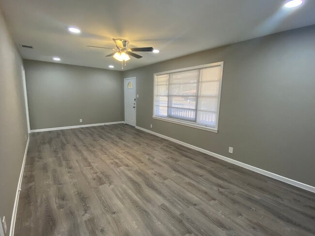 Photo - 1445 W Ball St