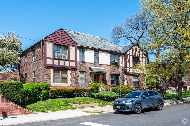 Building Photo - 76-03 Ditmars Blvd