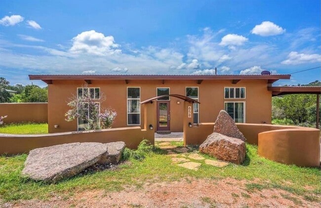 Building Photo - 658 Maple Ln