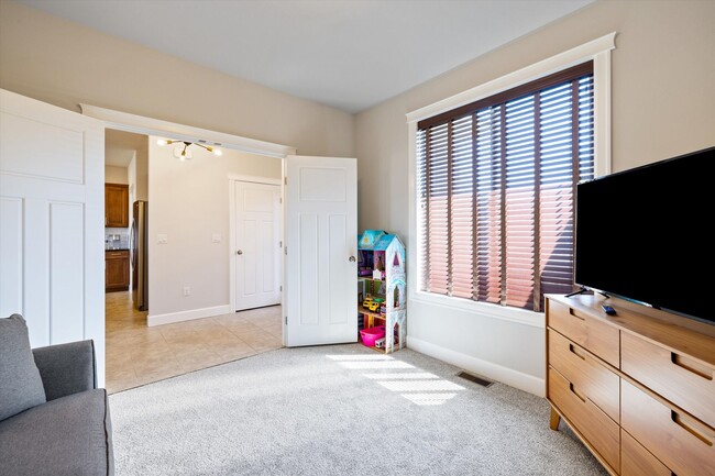 Photo - Beautiful Home Close to I82 and Desert Hills Middle School