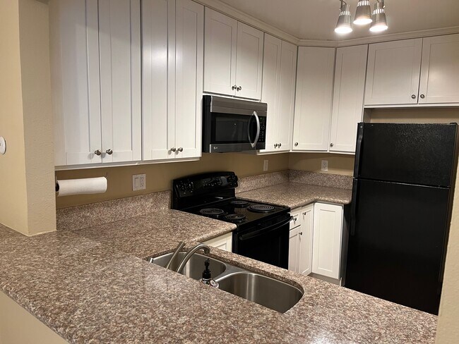 Photo - 3238 Ashford St Unit F