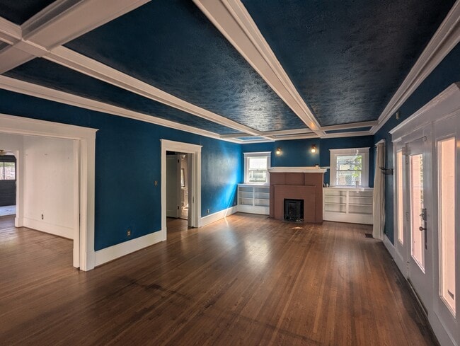 Living Room / Entry - 4526 Reiger Ave