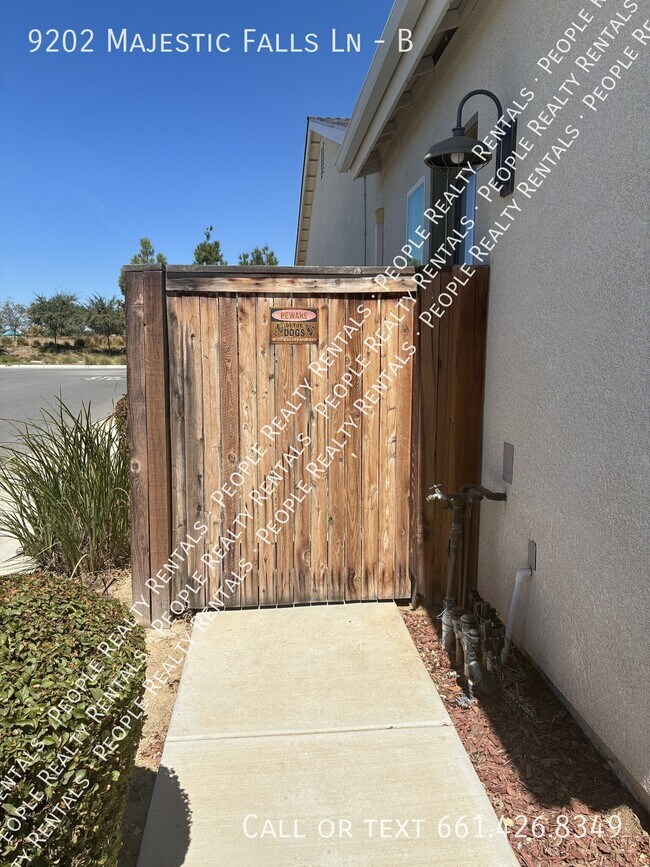 9202 Majestic Falls Ln Unidad B