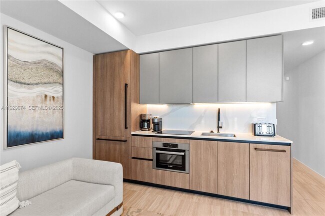 Photo - 580 72nd St Unit 711