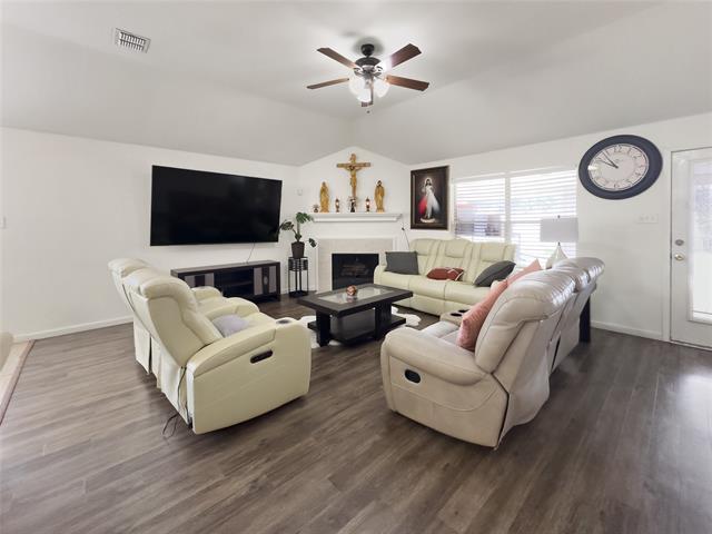 Photo - 2823 Brookhurst Dr