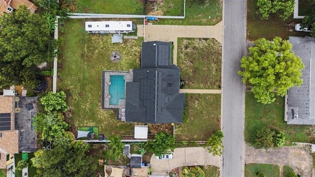 Photo - 606 Royal Crest Dr