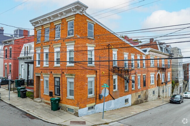2162 Stratford Ave