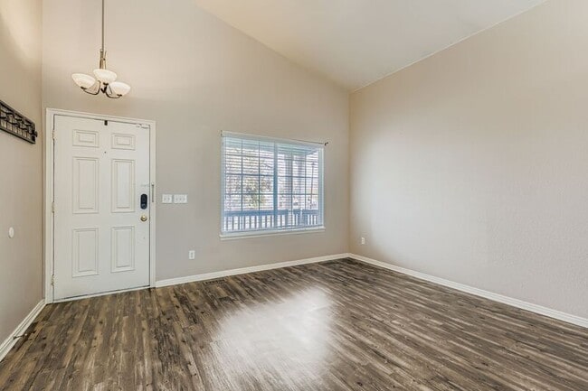 Photo - 1395 S Akron Way