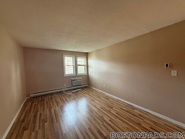 Photo - 180 Main St Unit 4