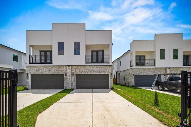 Building Photo - 5510 Pershing St Rental