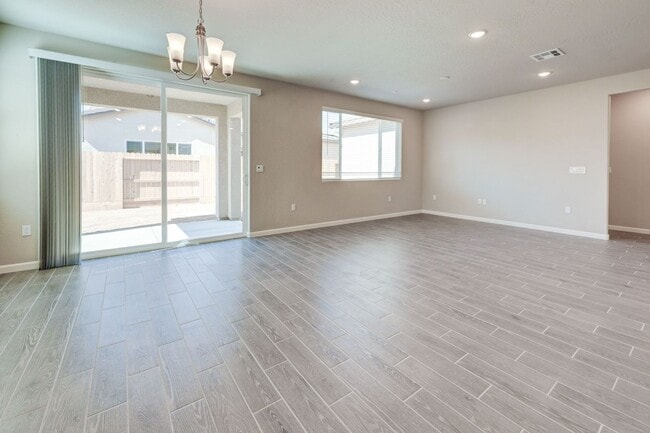 853 Eclipse Ln