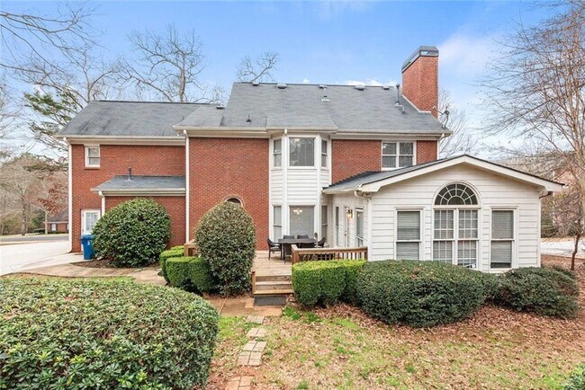Photo - 1230 Oxford Dr SE