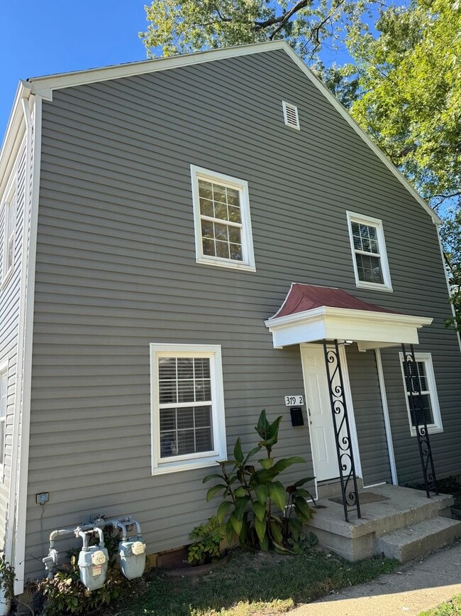 Building Photo - 379 N Roosevelt Ave Unit 379 N Roosevelt Ave- 2
