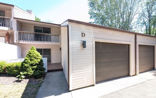 Building Photo - 17554 Parkwood Dr