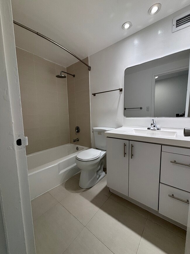 Photo - 905 Brickell Bay Dr