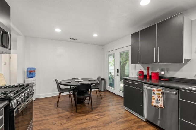 Photo - 5808 Community Dr